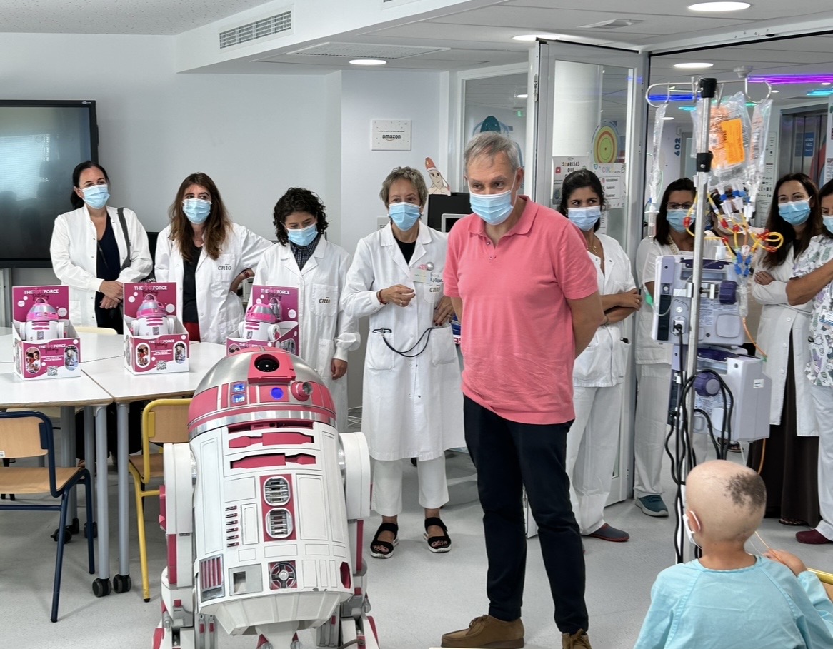 Entrega de Mini R2-KT en el Hospital Universitario La Paz junto al CNIO