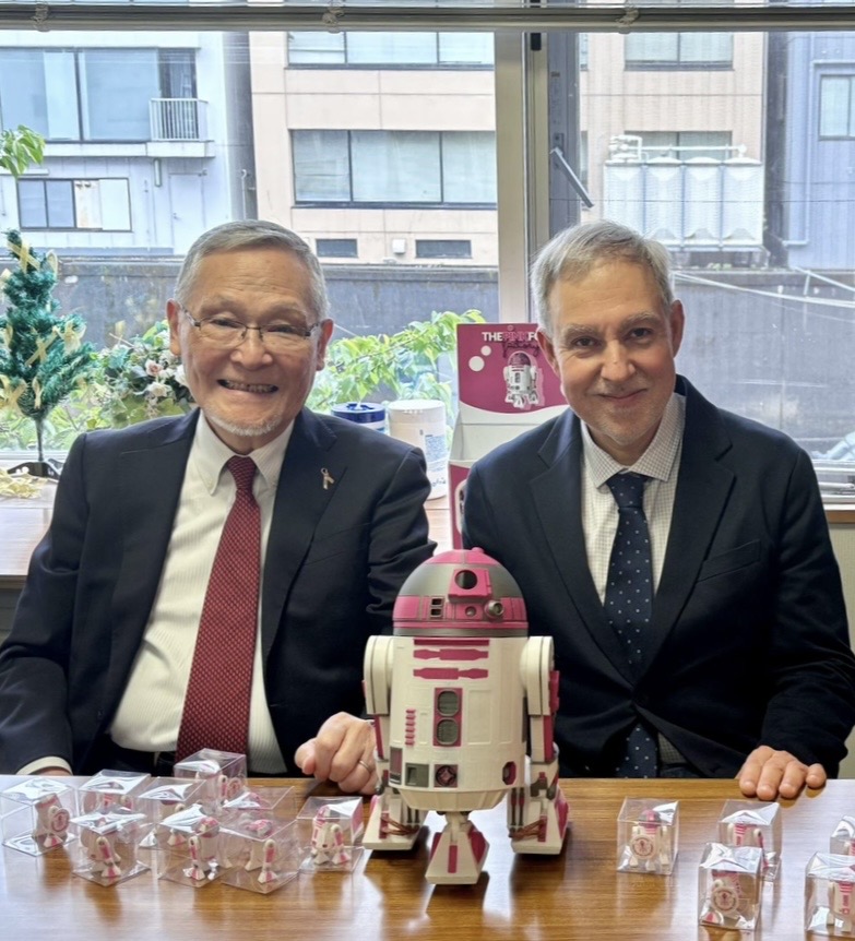 Presentación de Mini R2-KT en Japón