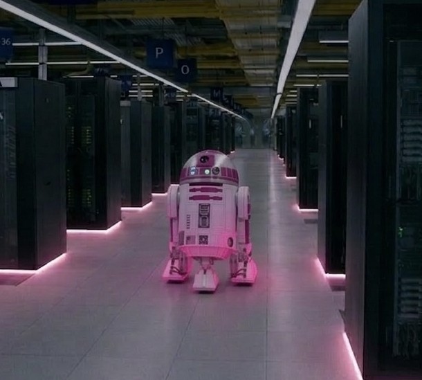 R2-KT recorriendo el centro de datos de BBVA